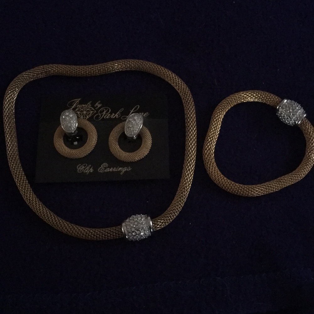 Necklace, bracelet, & earring set